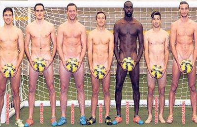 Futbolçular soyundu - FOTO Futbolçular soyundu - FOTO