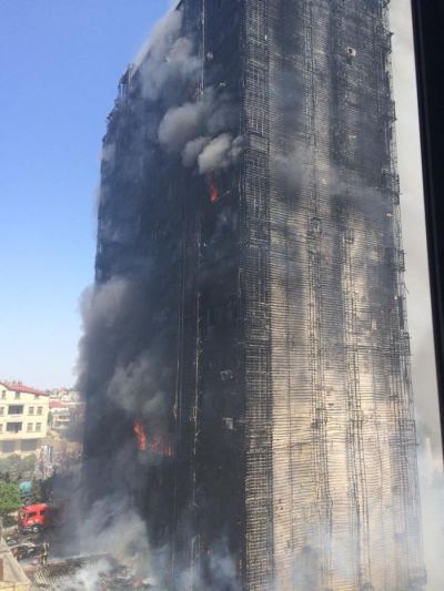 Bakıda 16 mərtəbəli bina yanır - FOTO - VİDEO - YENİLƏNİR