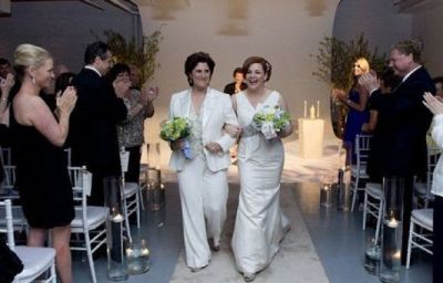 SOCAR-ın əməkdaşının qızı lesbiyan nikahına daxil oldu - FOTO
