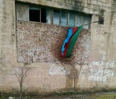 Dövlət idarəsində Azərbaycan bayrağının utancverici vəziyyəti - FOTOLAR
