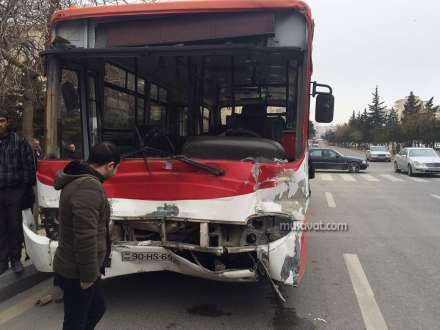 Bakıdakı avtobus qəzasının dəhşətli görüntüləri-VİDEO +18