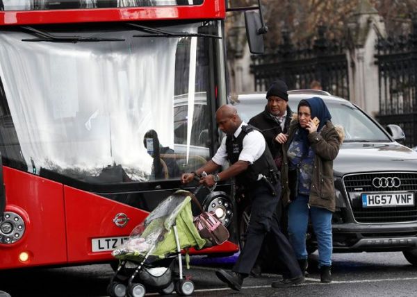 Londonda terror hücumu - Böyük Britaniya parlamenti hədəfdə - VİDEO