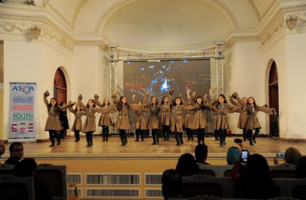 Bakıda beynəlxalq “Milli rəqs və musiqi” festivalı keçirilib - VİDEO