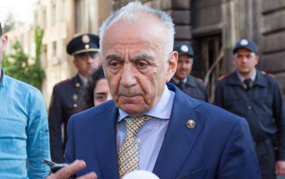 Abutalıbov şələ-şüləsini yığışdırıb gedir: Bakıya elit başçını kim istəyir?