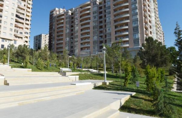 İlham Əliyev Yasamalda yeni salınan parkda - FOTO