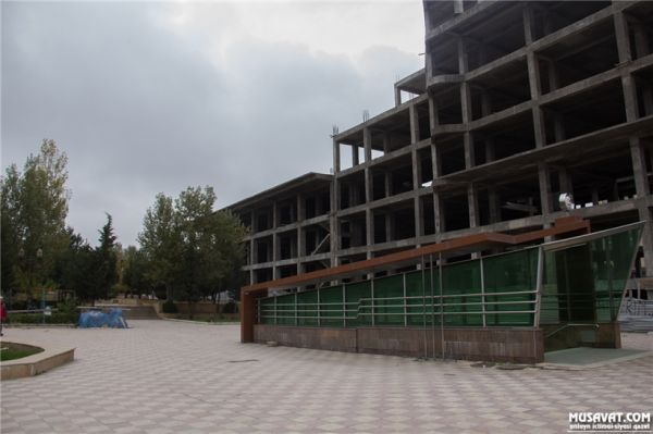 Xaləddin İsgəndərov "Heydər Əliyev parkı"nı hissə-hissə satır — VANDALİZİM - FOTO