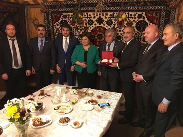 Türkiyə prezidentinin baş müşaviri Yalçın Topçu ATEV ziyarət edib - FOTO