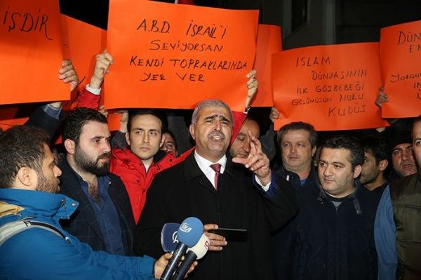 İstanbulda taksi sürücüləri Trampa etiraz etdilər - FOTO