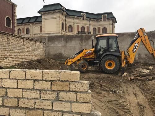 İcra başçısı ilə prokuror əlbəyaxaya çıxdı: Məhv edilən Zeytun bağına görə 