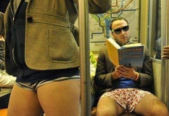 Metroda "Şalvarsız aksiya" baş tutdu - FOTO