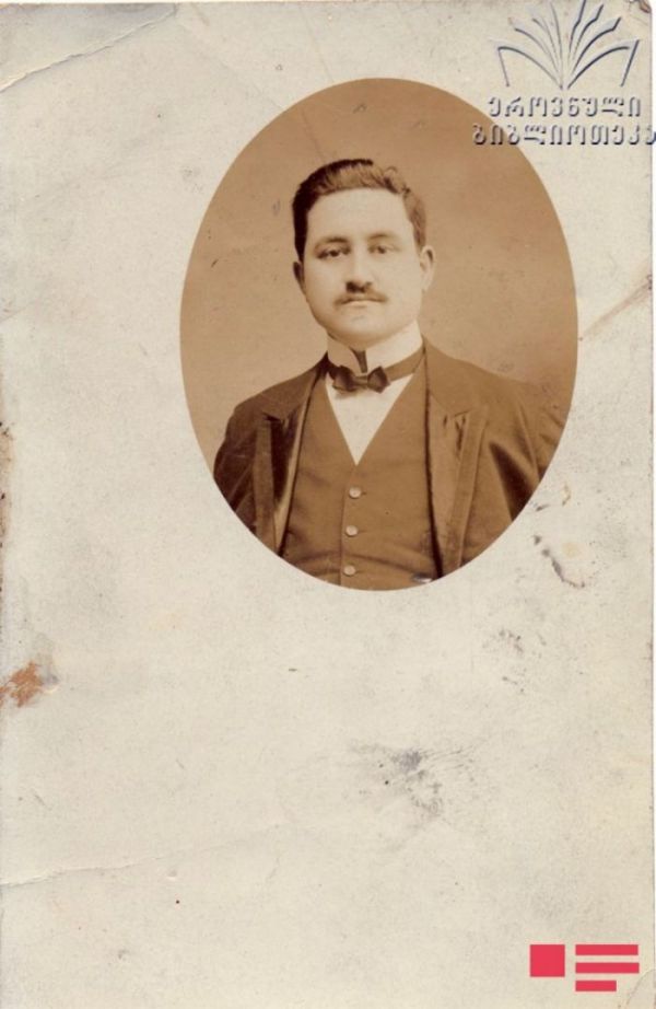 Bu kitabxanada Məhəmməd Əmin Rəsulzadənin unikal fotosu qorunur