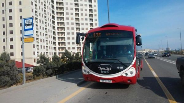 “Jurnalistlər binası” qarşısında yol nişanları quraşdırıldı — FOTOLAR