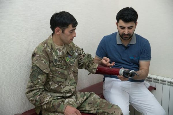 Bir qrup Qarabağ müharibəsi əlili yüksək texnologiyalı protezlərlə təmin olunub - FOTOLAR