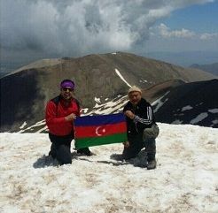 Səhənd dağının zirvəsində Azərbaycan bayrağı ucaldıldı - FOTO