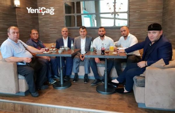 Azərbaycanlı məmur məşhur qanuni oğru ilə görüşdü - FOTO