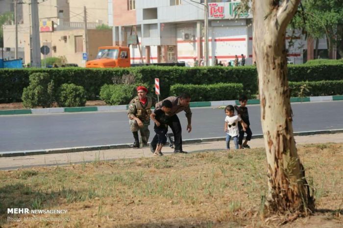 İranda hərbi paradda terror zamanı ölənlərin sayı 20-yə yaxındır - FOTO - VİDEO - YENİLƏNİB