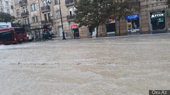 Bakı suyun altında qaldı — FOTO