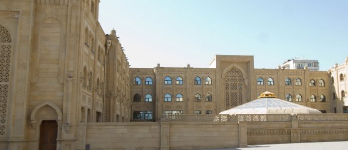 Azərbaycanda bu universitet fəaliyyətini dayandırır - Tələbələr köçürülür