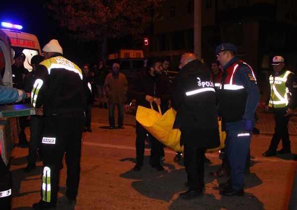Türkiyədə avtomobil polis maşını ilə toqquşub: bir polis ölüb, 4 nəfər yaralanıb