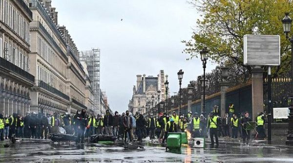 Fransada “sarı jiletlilər”in üsyanı başlayıb - FOTO