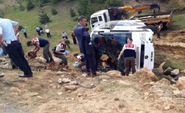 Türkiyədə avtobus aşıb: Ölən və yaralananlar var -VİDEO