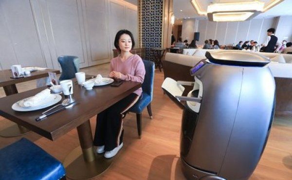 Çində süni zəkalı ilk otel açıldı- FOTO