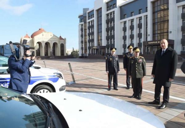 Prezident yeni polis maşınlarına baxdı — FOTO