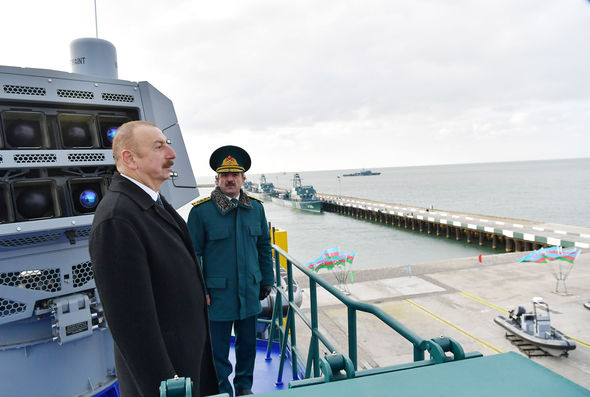 Prezident İlham Əliyev yeni sərhəd gözətçi gəmisi ilə tanış olub