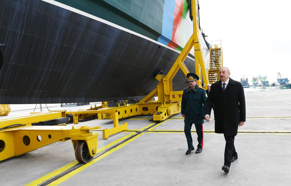 Prezident İlham Əliyev yeni sərhəd gözətçi gəmisi ilə tanış olub