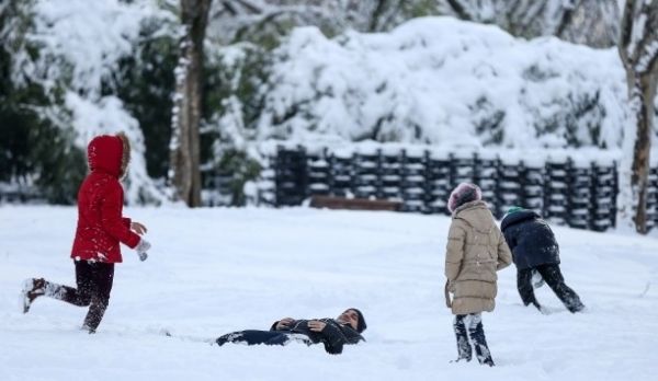 Yunanıstanda 3 nəfər donaraq ölüb