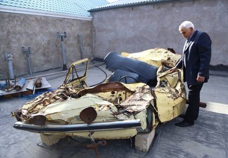 Rus tankının əzdiyi maşından sağ çıxan azərbaycanlı - FOTOLAR