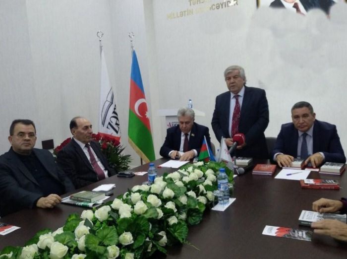 Sabir Rüstəmxanlı Azərbaycan türkcəsinin müdafiəçisidir - Səməndər Çaxmaqlı Sabir Rüstəmxanlı Azərbaycan türkcəsinin müdafiəçisidir - Səməndər Çaxmaqlı