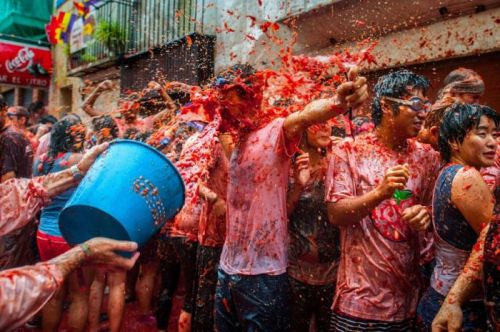 Dünyanın qırmızı festivalı: Pomidor döyüşləri - Video
