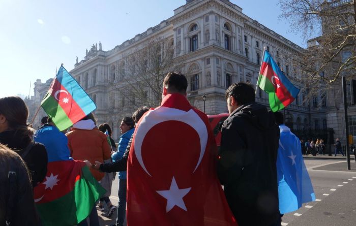 Azərbaycanlılar Xocalı soyqırımının 27-ci ildönümü ilə əlaqədar Londonda yürüş-mitinq keçiriblər - FOTO - VİDEO