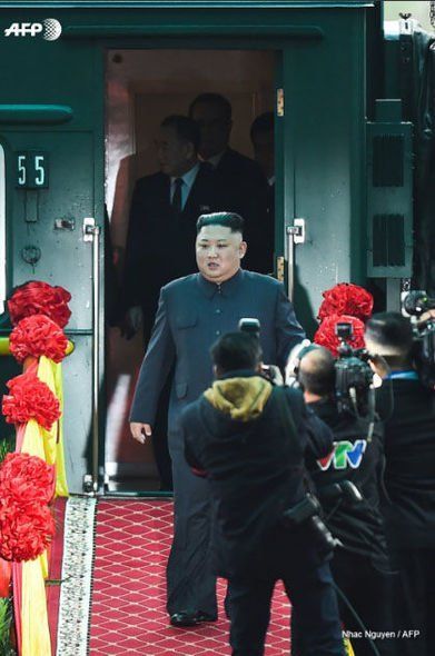 In Trampla danışıqlara zirehli qatarda gəldi - FOTO