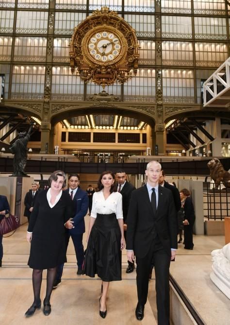 Birinci vitse-prezident Mehriban Əliyeva Fransanın mədəniyyət naziri Frank Riyester ilə Orsey muzeyini ziyarət edib - FOTO