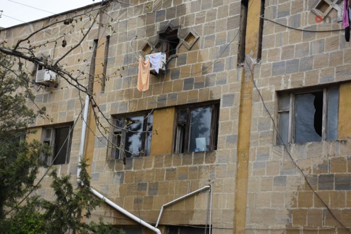 Bakıda məcburi köçkünlərin məskunlaşdığı binada yanğın söndürülüb - YENİLƏNİB - FOTO