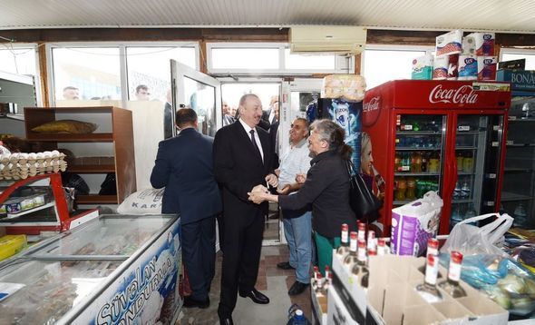 İlham Əliyev Bakıda marketdə - FOTO