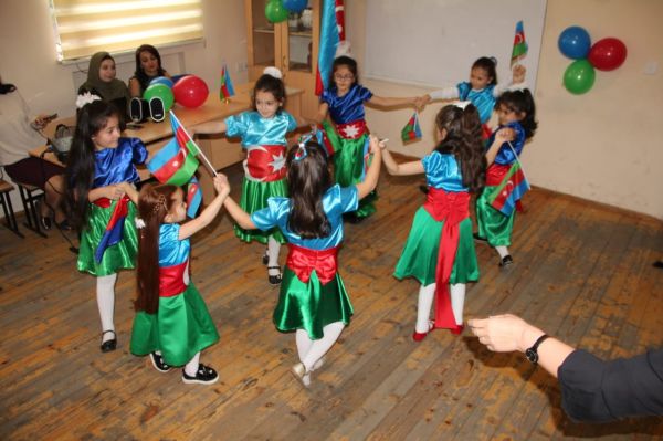 Regionlarda xalq tətbiqi-dekorativ və təsviri sənətin inkişafına dair təşəbbüslər dəstəklənir - FOTO