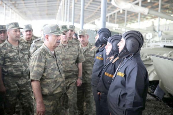 Müdafiə naziri cəbhədəki hərbi hissələri yoxlayır - VİDEO+FOTO