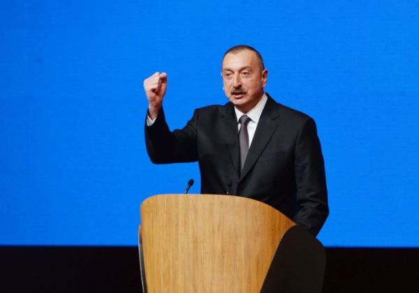 İlham Əliyev dövlətçiliyin keşiyində, antimilli qruplar hakimiyyət eşqində...