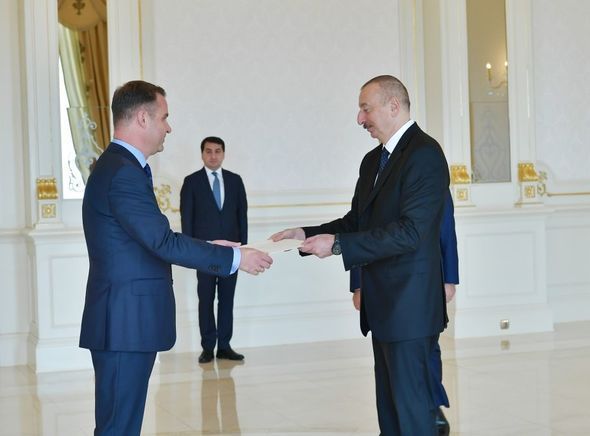 İlham Əliyev yeni səfirləri qəbul etdi - FOTO