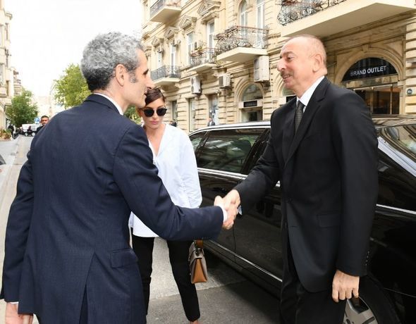 İlham Əliyev və xanımı Jak Şirakın vəfatı ilə bağlı başsağlığı verib- FOTO