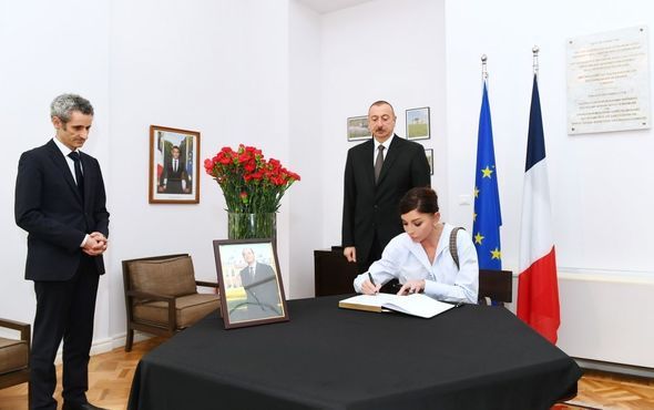 İlham Əliyev və xanımı Jak Şirakın vəfatı ilə bağlı başsağlığı verib- FOTO