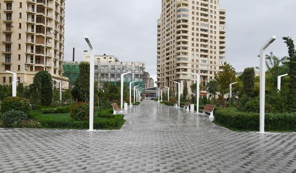 İlham Əliyev və xanımı yeni parkın açılışında - FOTO