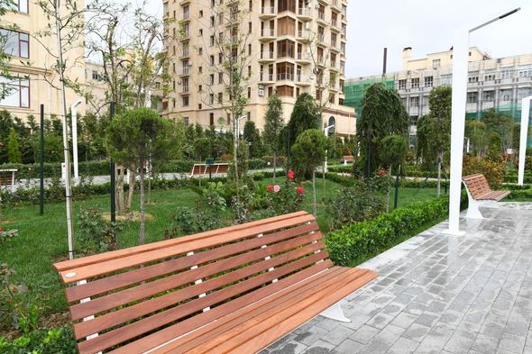 İlham Əliyev və xanımı yeni parkın açılışında - FOTO