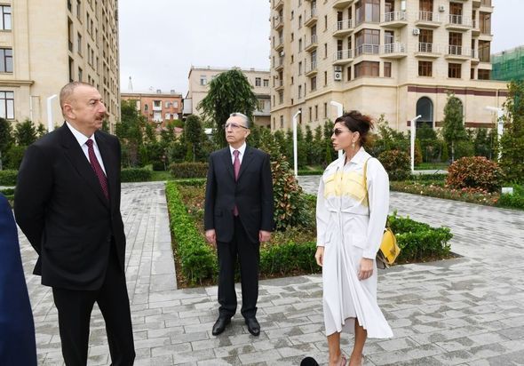 İlham Əliyev və xanımı yeni parkın açılışında - FOTO