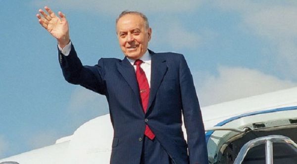 3 oktyabr - Heydər Əliyevin prezident seçildiyi gündür