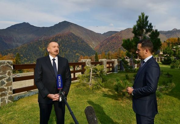 İlham Əliyev “Rossiya” və “Birinci” televiziya kanallarının müxbirlərinin suallarını cavablandırıb - FOTO
