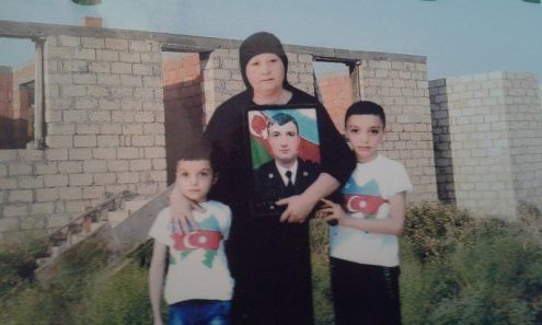 Müdafiə Nazirliyi Aprel döyüşlərində şəhid olan iki hərbçinin ailəsinə ev verdi
